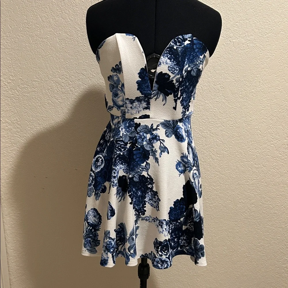 windsor blue and white dress Charming Vibe Tie-Back Flowy Floral Woven Maxi Dress